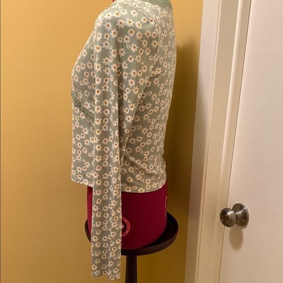 Bluenotes Floral V-Neck Long Sleeve Top - Green - Picture 4 of 12